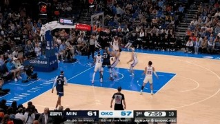 mk体育-无所不能！兰德尔封盖SGA&amp;进攻端予取予求两节半已经砍下26+5+5