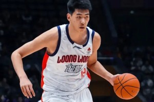 徐昕攻守再蜕变！关键球连抢篮板，赛季盖帽+命中率都能压制周琦|比赛|北控|数据|CBA_新浪体育_新浪新闻