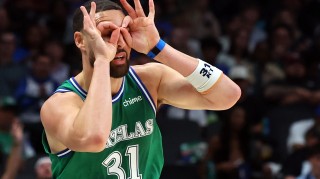 mk体育官方网站-还会继续吗？克莱还剩最后一年1746万 休赛期最高可续4年1.1亿