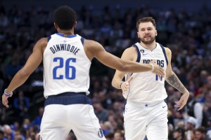 丁威迪：球队需要时东契奇会全力防守 切片都是从垃圾时间里剪的